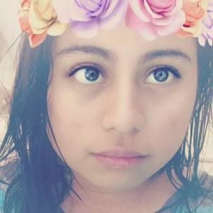 Meet your Posher, Estefani